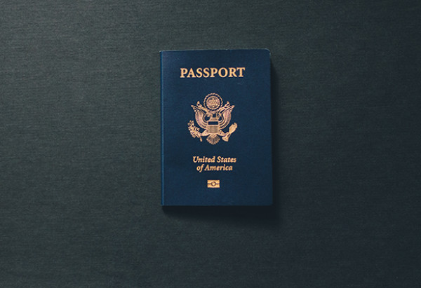 Passeport avec cachet du pays arabe et contrôles pour entrer aux États-Unis